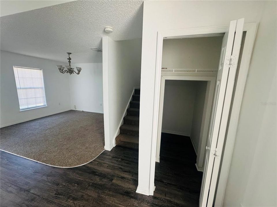 待售: $299,000 (4 贝兹, 2 浴室, 2797 平方英尺)