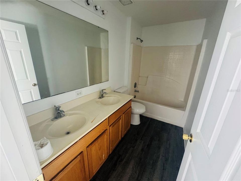 待售: $299,000 (4 贝兹, 2 浴室, 2797 平方英尺)