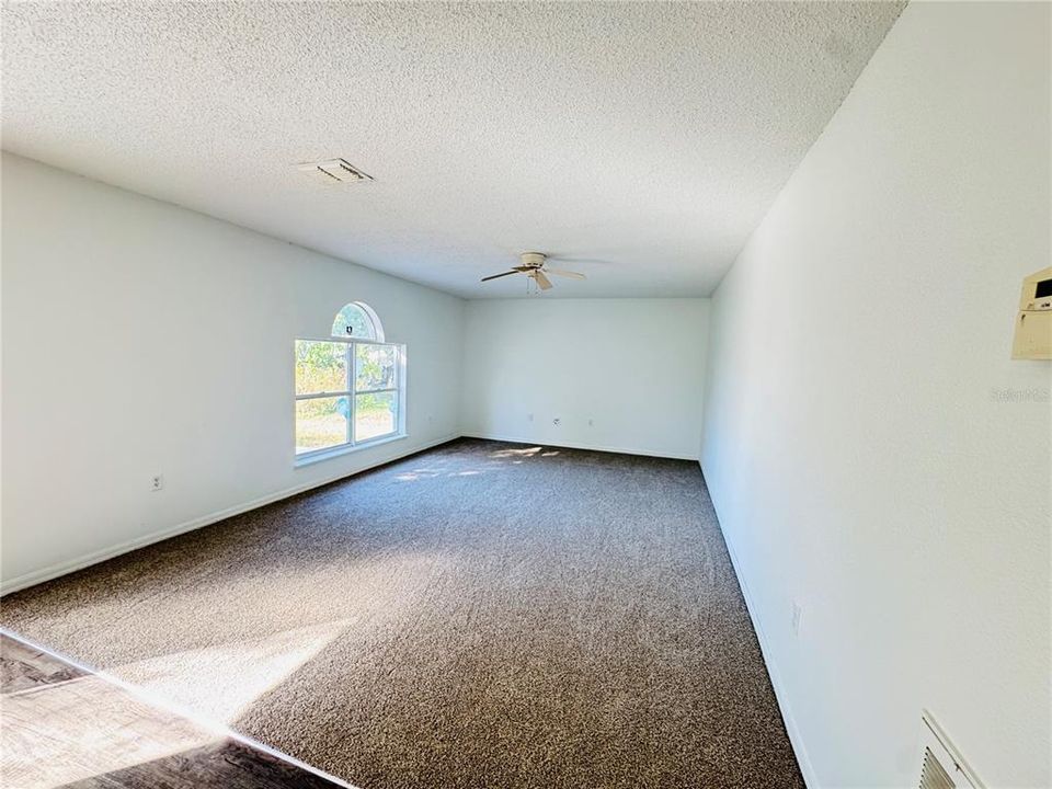 待售: $299,000 (4 贝兹, 2 浴室, 2797 平方英尺)