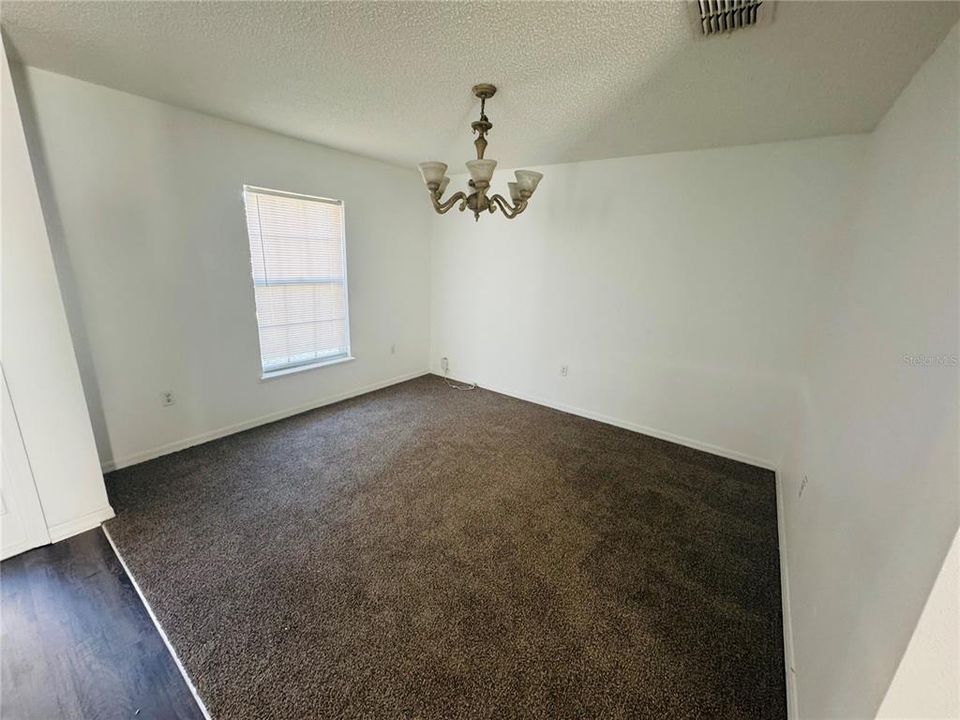 待售: $299,000 (4 贝兹, 2 浴室, 2797 平方英尺)