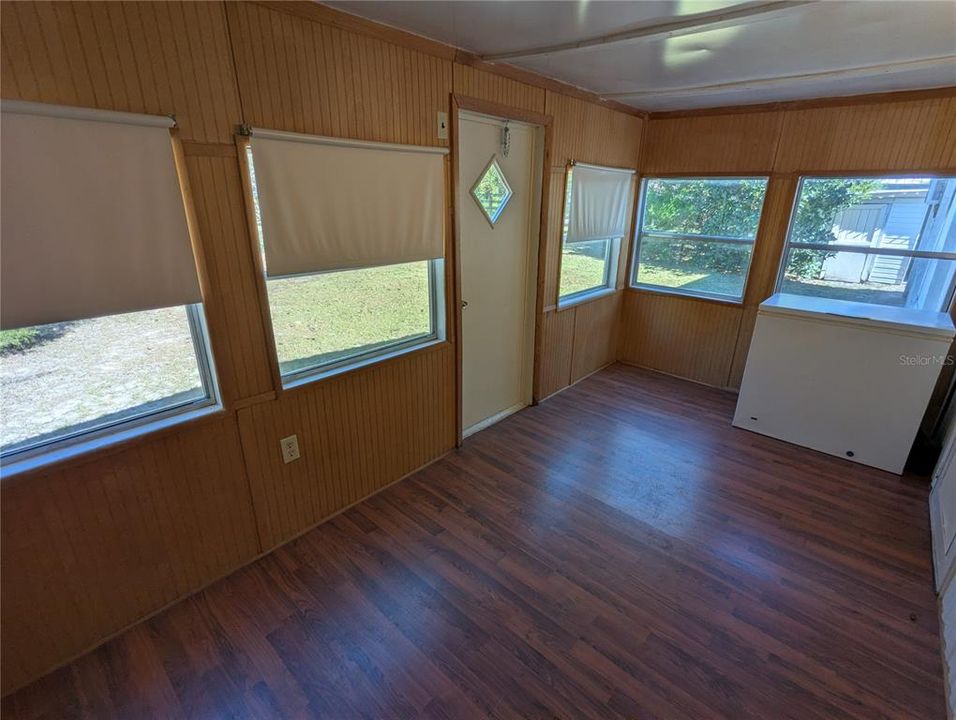 На продажу: $59,900 (3 спален, 2 ванн, 896 Квадратных фут)