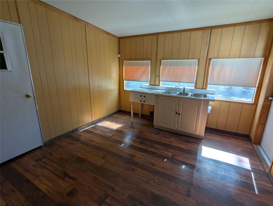 На продажу: $59,900 (3 спален, 2 ванн, 896 Квадратных фут)