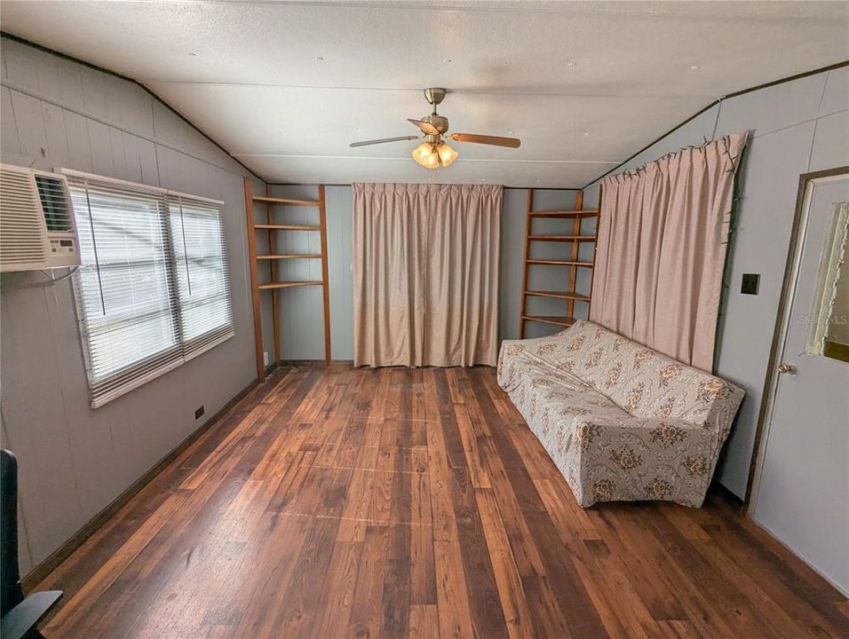 На продажу: $59,900 (3 спален, 2 ванн, 896 Квадратных фут)