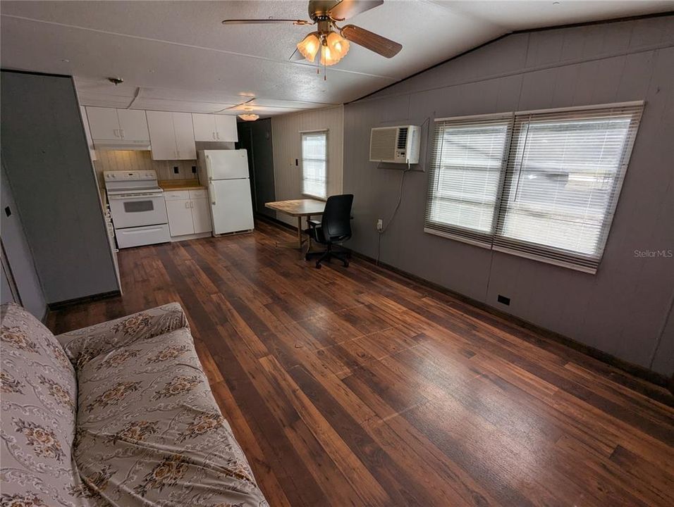 На продажу: $59,900 (3 спален, 2 ванн, 896 Квадратных фут)