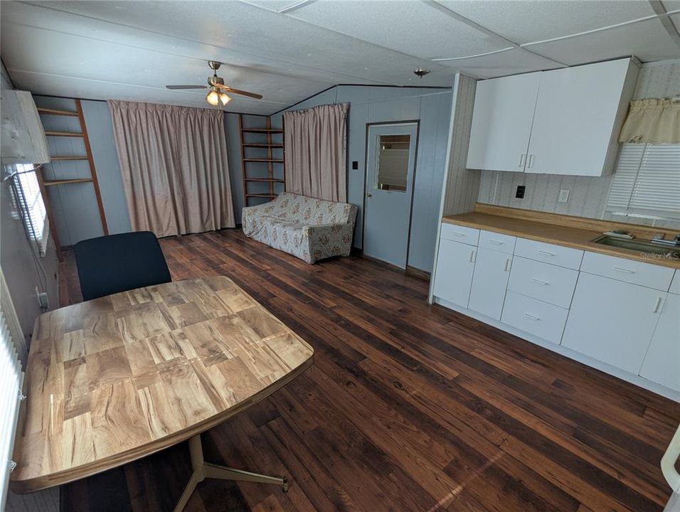 На продажу: $59,900 (3 спален, 2 ванн, 896 Квадратных фут)