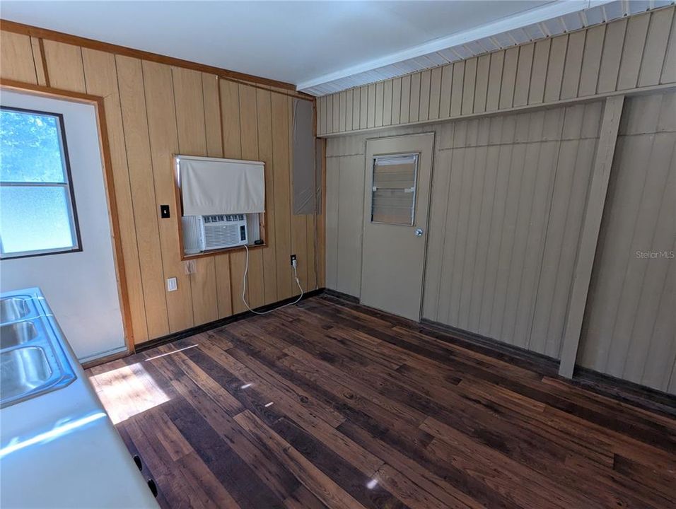 На продажу: $59,900 (3 спален, 2 ванн, 896 Квадратных фут)