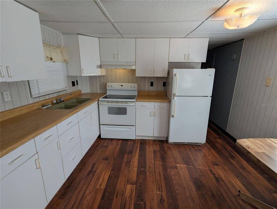 На продажу: $59,900 (3 спален, 2 ванн, 896 Квадратных фут)