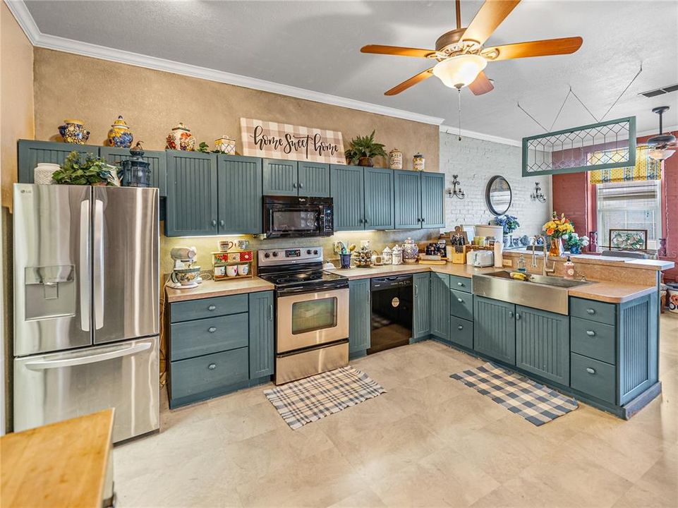 En Venta: $1,525,000 (3 camas, 2 baños, 5880 Pies cuadrados)