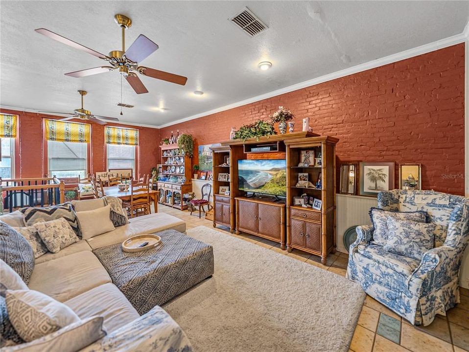 En Venta: $1,525,000 (3 camas, 2 baños, 5880 Pies cuadrados)