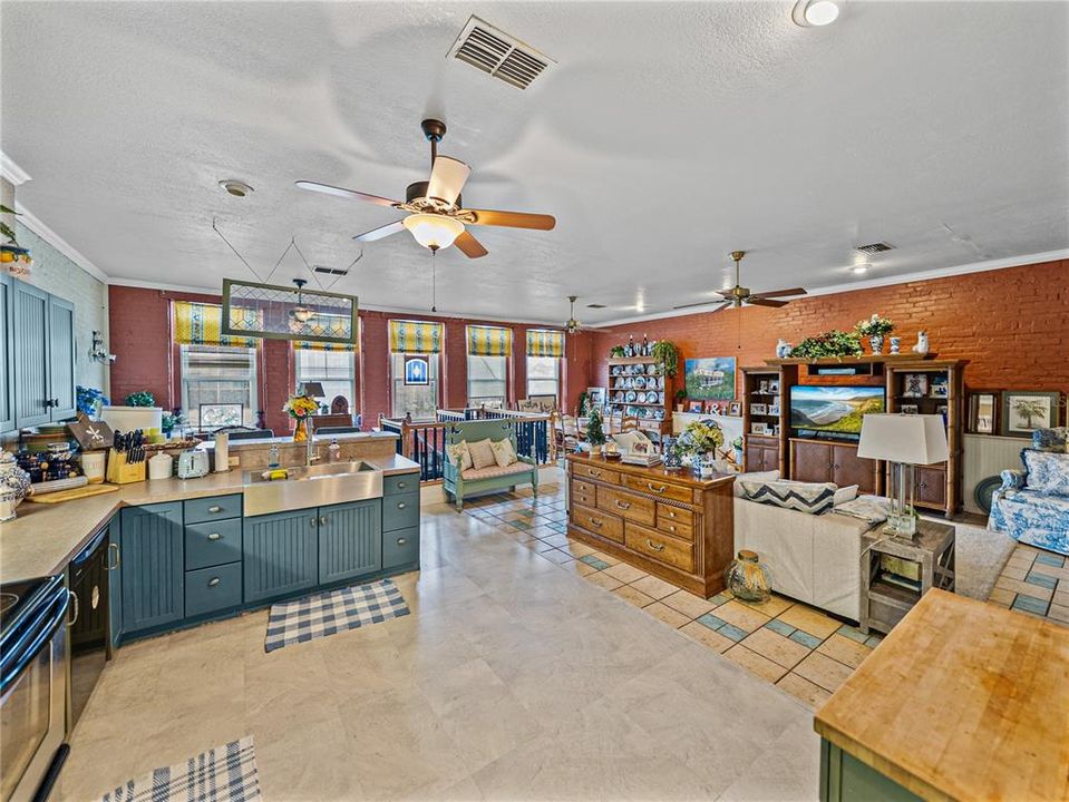 En Venta: $1,525,000 (3 camas, 2 baños, 5880 Pies cuadrados)