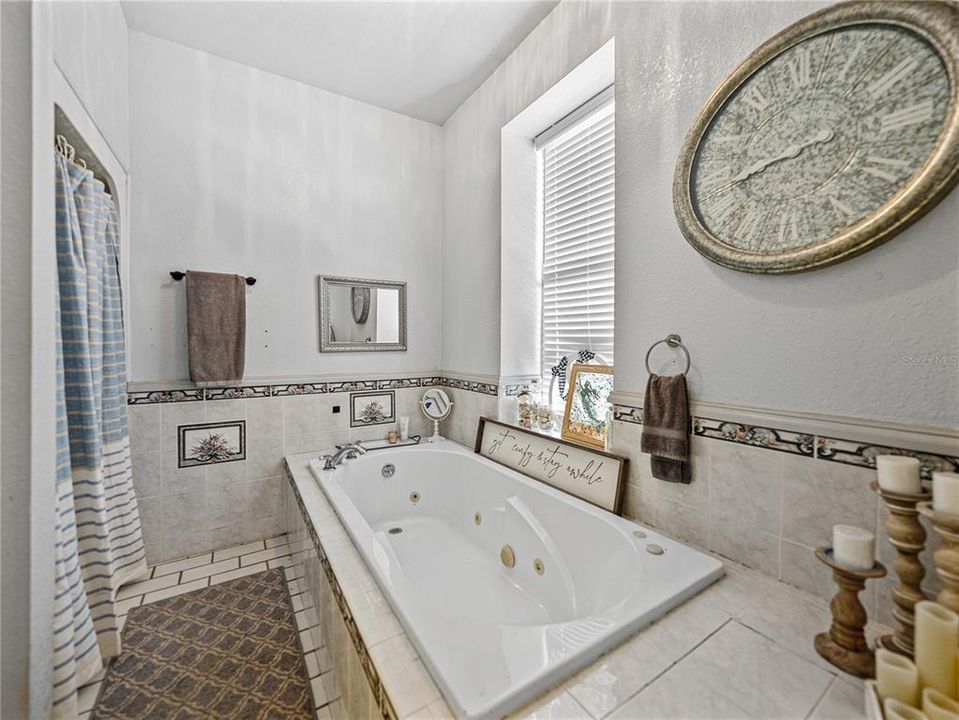 En Venta: $1,525,000 (3 camas, 2 baños, 5880 Pies cuadrados)