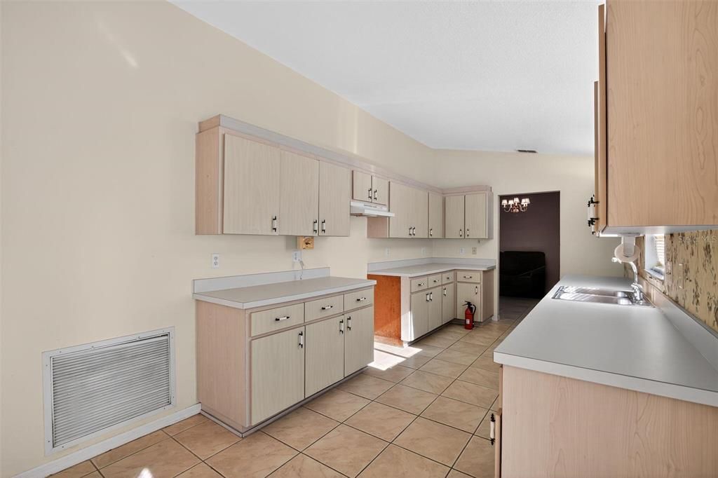 For Sale: $210,990 (2 beds, 2 baths, 1460 Square Feet)