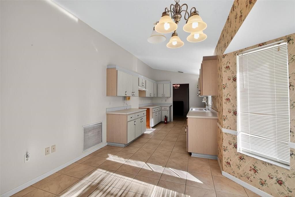 For Sale: $210,990 (2 beds, 2 baths, 1460 Square Feet)