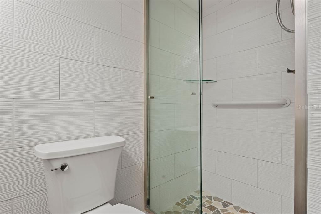 待售: $322,000 (2 贝兹, 2 浴室, 1025 平方英尺)