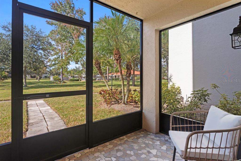 待售: $322,000 (2 贝兹, 2 浴室, 1025 平方英尺)