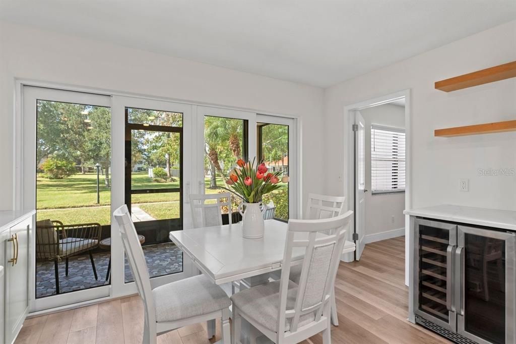 待售: $322,000 (2 贝兹, 2 浴室, 1025 平方英尺)