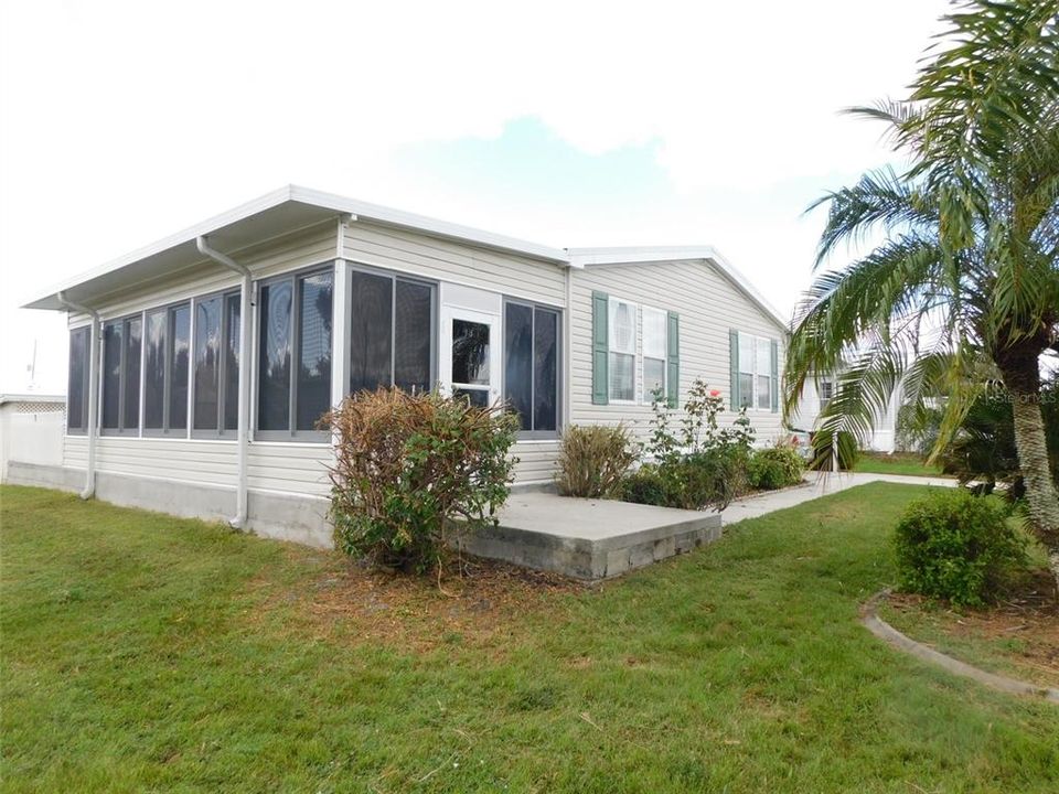 待售: $196,000 (2 贝兹, 2 浴室, 1296 平方英尺)