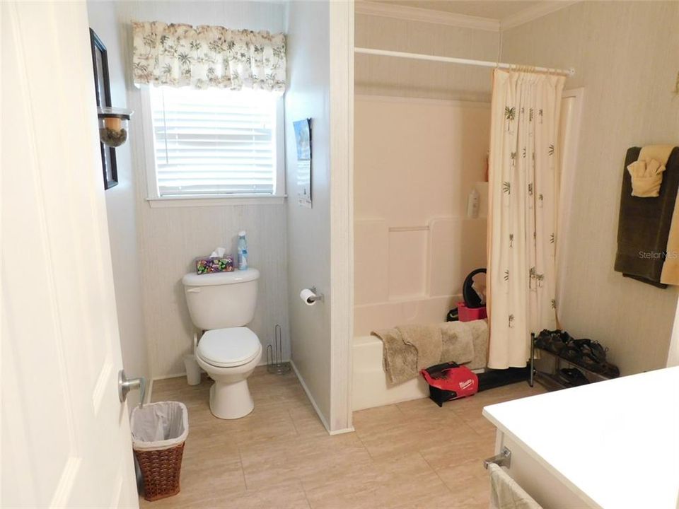 待售: $196,000 (2 贝兹, 2 浴室, 1296 平方英尺)