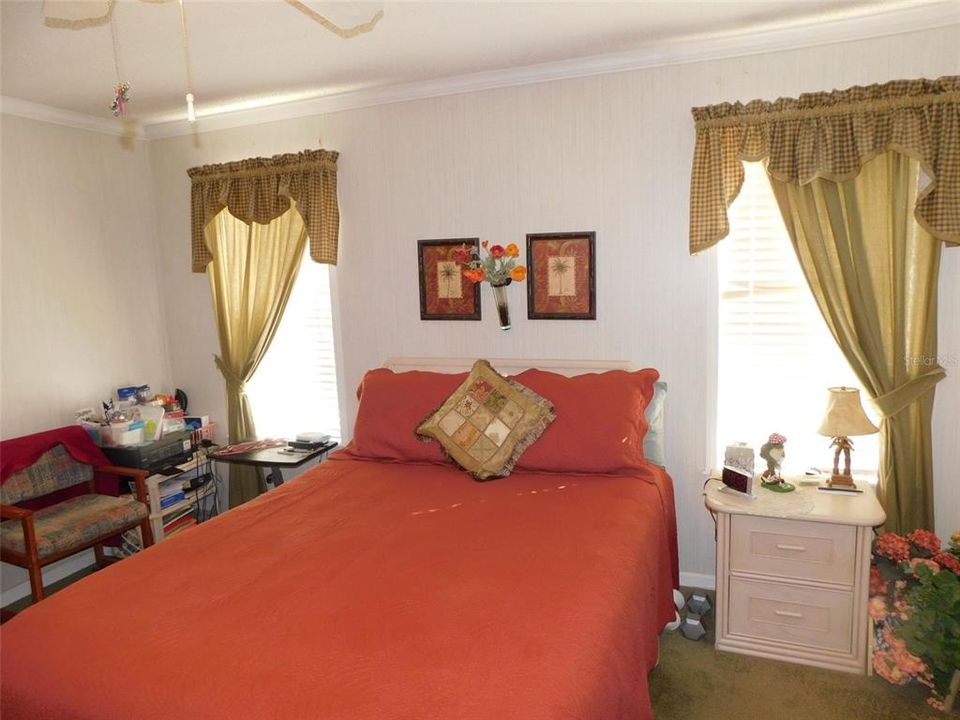 待售: $196,000 (2 贝兹, 2 浴室, 1296 平方英尺)