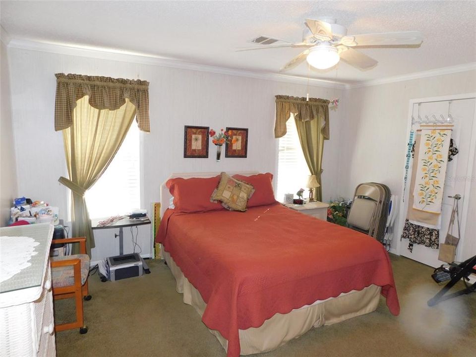 待售: $196,000 (2 贝兹, 2 浴室, 1296 平方英尺)