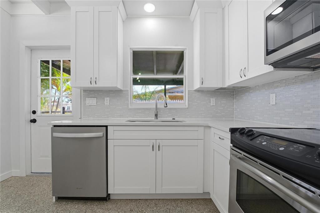 For Sale: $369,000 (3 beds, 2 baths, 1344 Square Feet)