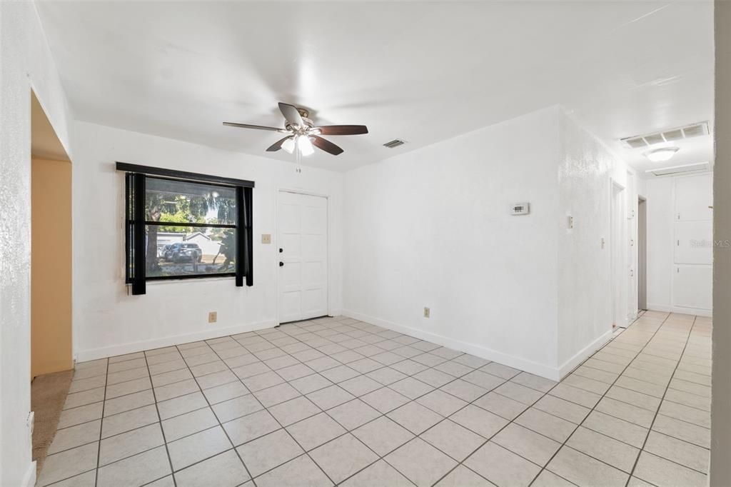 待售: $349,000 (4 贝兹, 2 浴室, 1731 平方英尺)