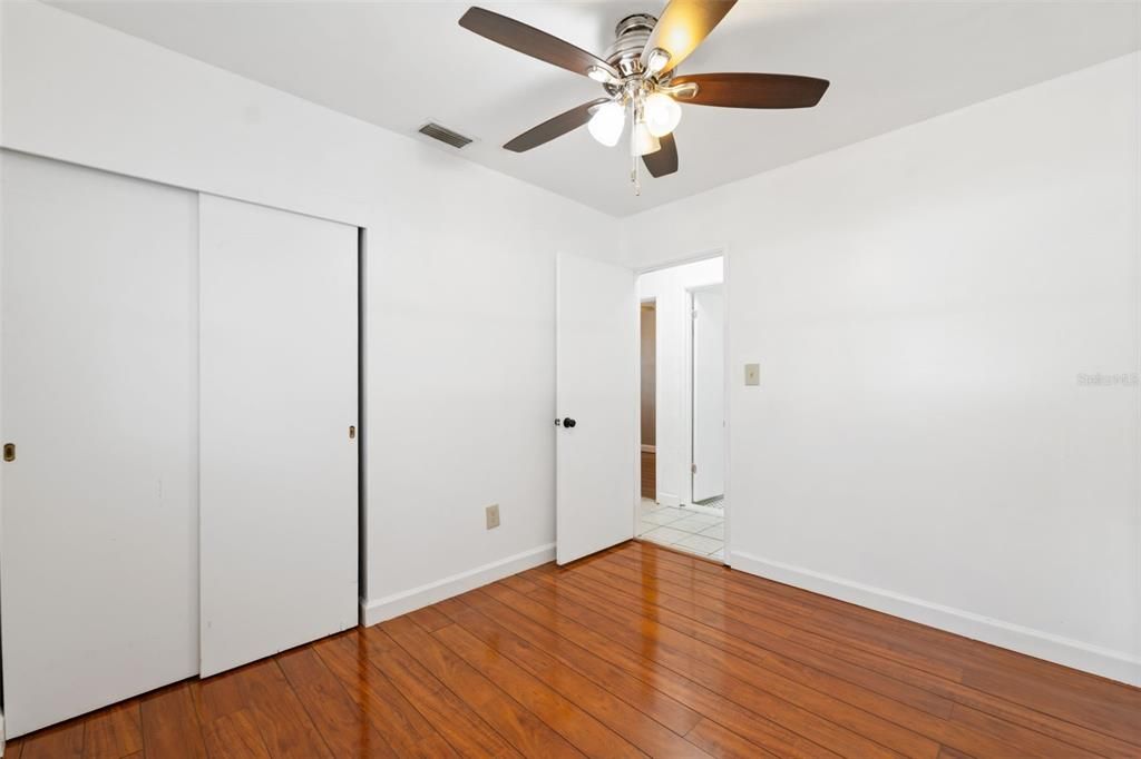 待售: $349,000 (4 贝兹, 2 浴室, 1731 平方英尺)