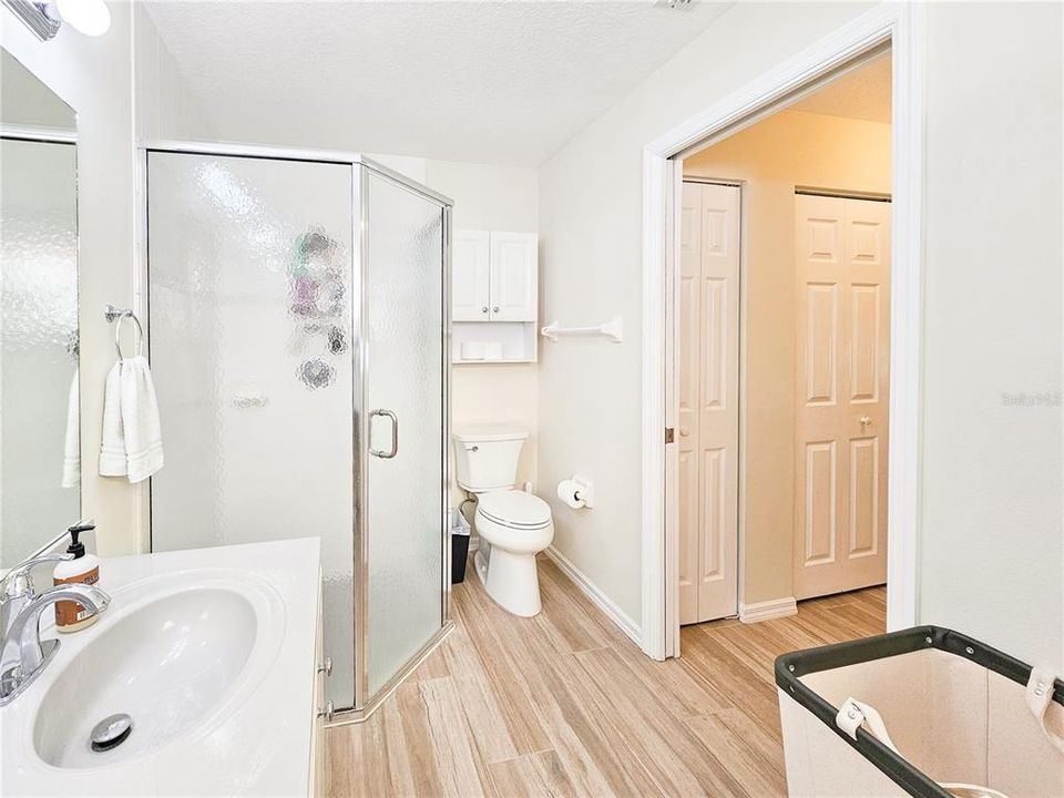 Под контрактом: $579,000 (2 спален, 2 ванн, 1082 Квадратных фут)