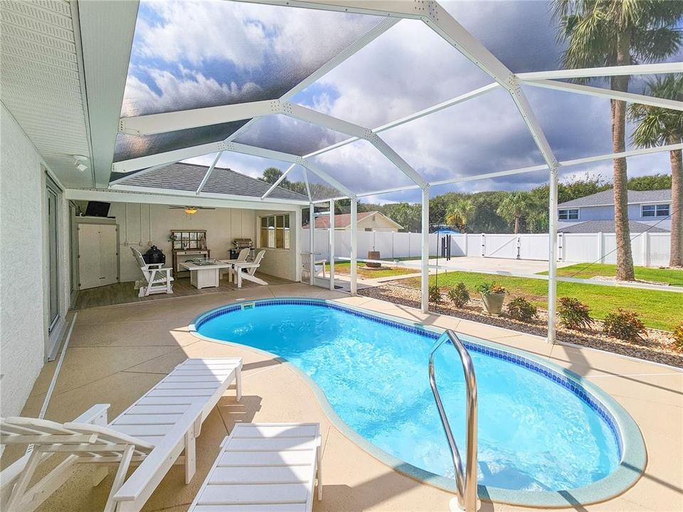 Под контрактом: $579,000 (2 спален, 2 ванн, 1082 Квадратных фут)