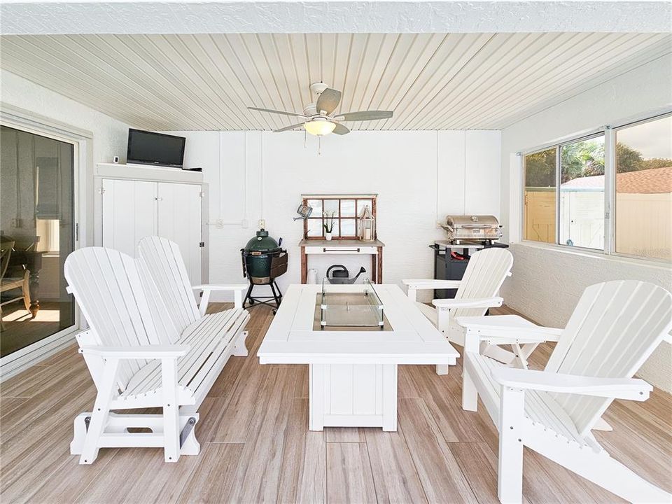 Под контрактом: $579,000 (2 спален, 2 ванн, 1082 Квадратных фут)