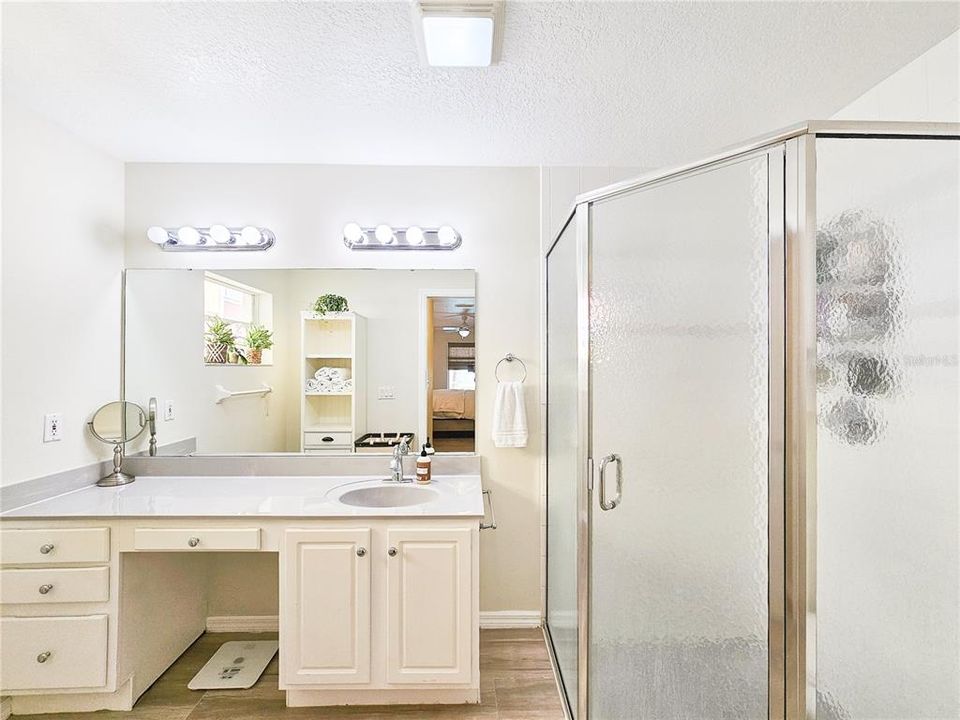 Под контрактом: $579,000 (2 спален, 2 ванн, 1082 Квадратных фут)