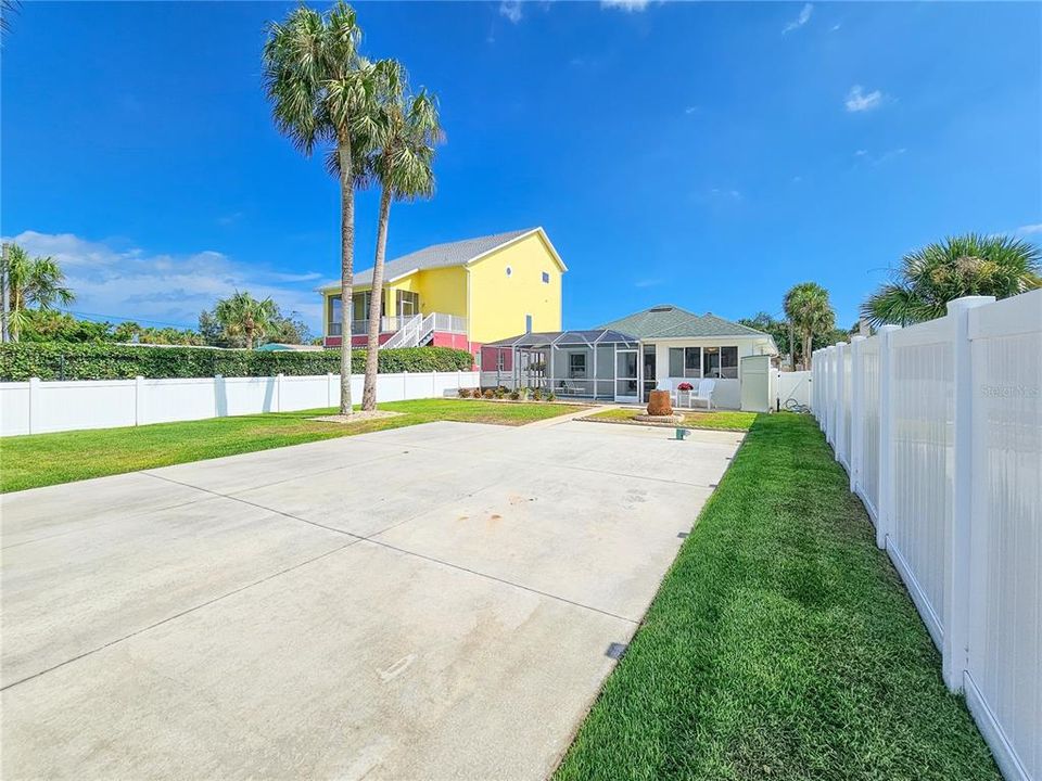 Под контрактом: $579,000 (2 спален, 2 ванн, 1082 Квадратных фут)