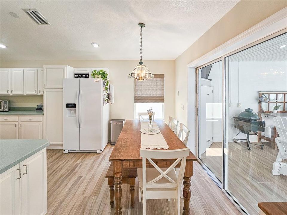 Под контрактом: $579,000 (2 спален, 2 ванн, 1082 Квадратных фут)