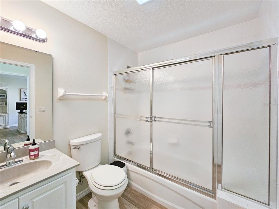 Под контрактом: $579,000 (2 спален, 2 ванн, 1082 Квадратных фут)