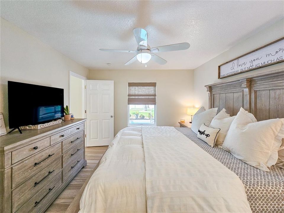 Под контрактом: $579,000 (2 спален, 2 ванн, 1082 Квадратных фут)