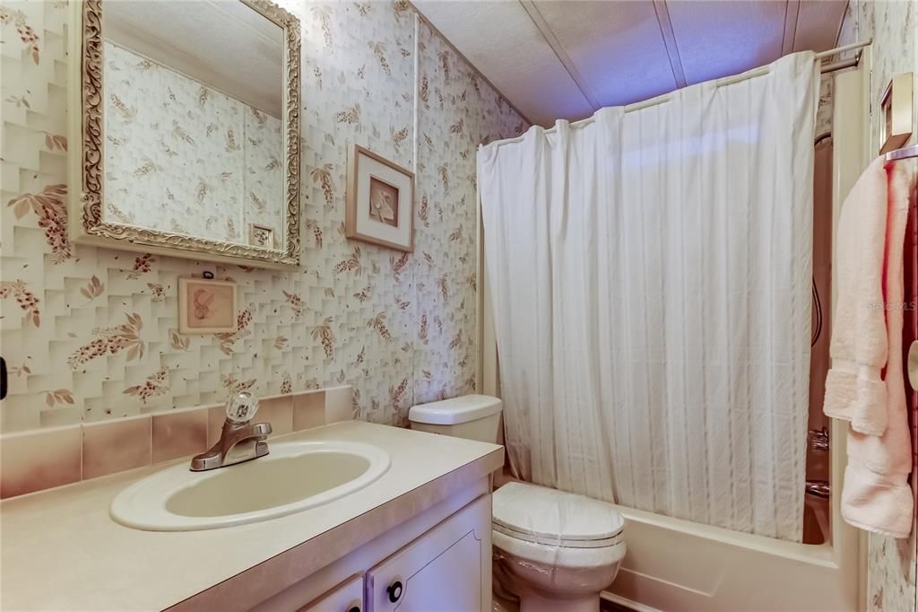 На продажу: $149,900 (2 спален, 2 ванн, 1144 Квадратных фут)