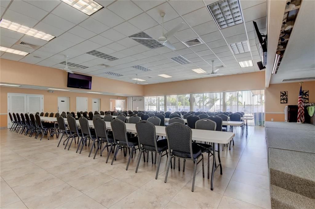 На продажу: $149,900 (2 спален, 2 ванн, 1144 Квадратных фут)