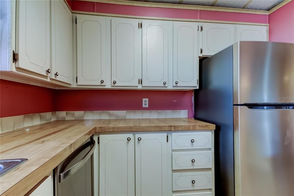 На продажу: $149,900 (2 спален, 2 ванн, 1144 Квадратных фут)