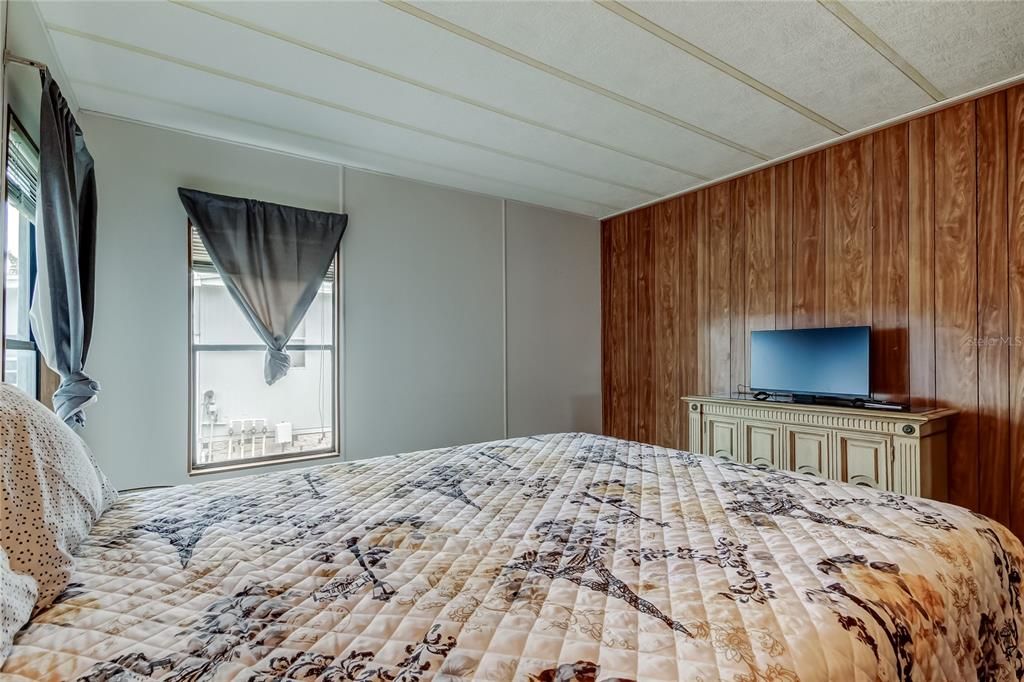 На продажу: $149,900 (2 спален, 2 ванн, 1144 Квадратных фут)