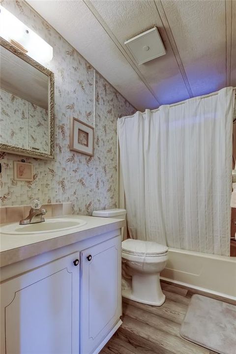 На продажу: $149,900 (2 спален, 2 ванн, 1144 Квадратных фут)