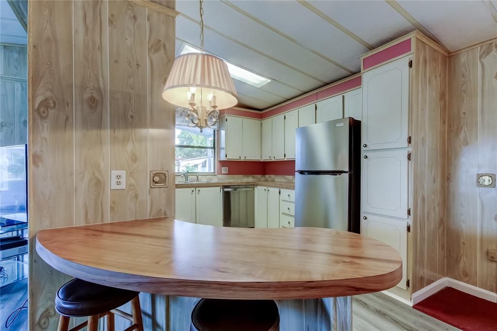 На продажу: $149,900 (2 спален, 2 ванн, 1144 Квадратных фут)