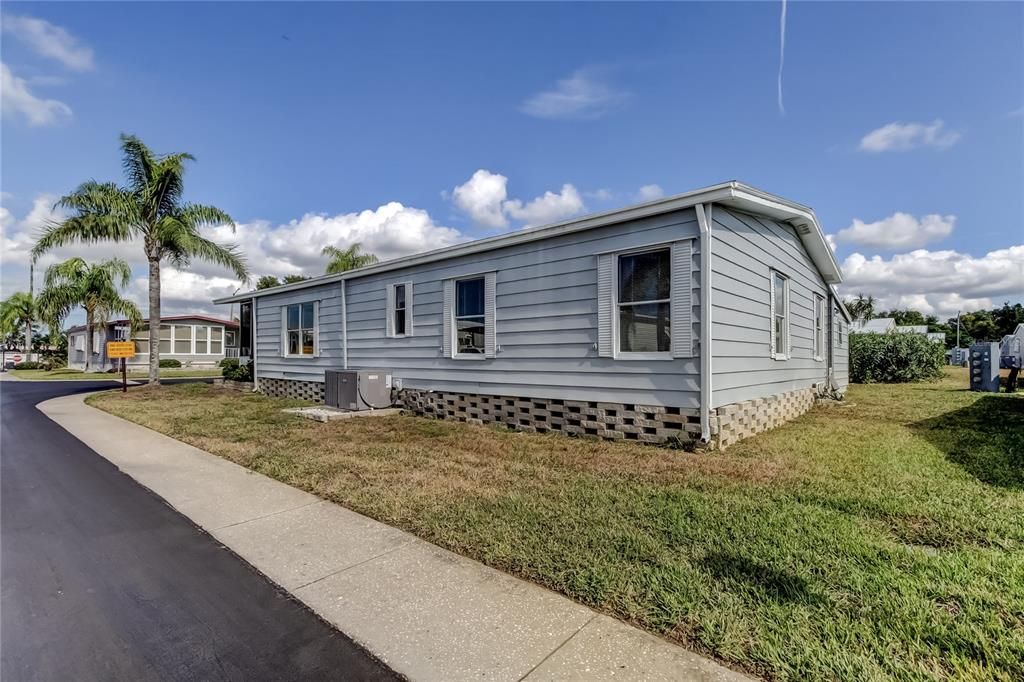 На продажу: $149,900 (2 спален, 2 ванн, 1144 Квадратных фут)