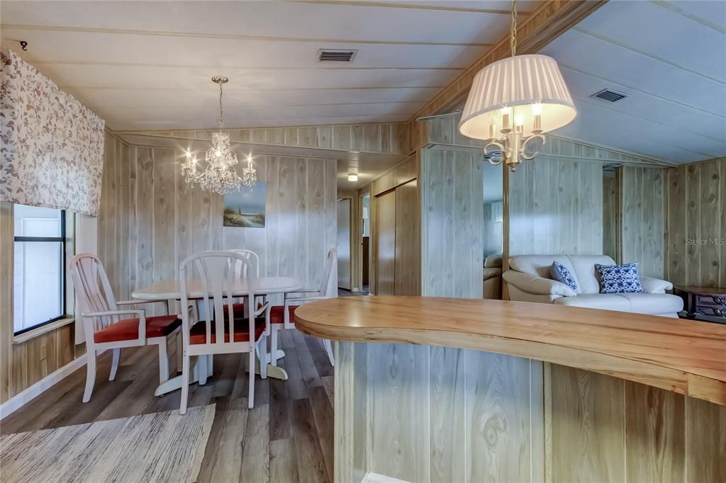 На продажу: $149,900 (2 спален, 2 ванн, 1144 Квадратных фут)