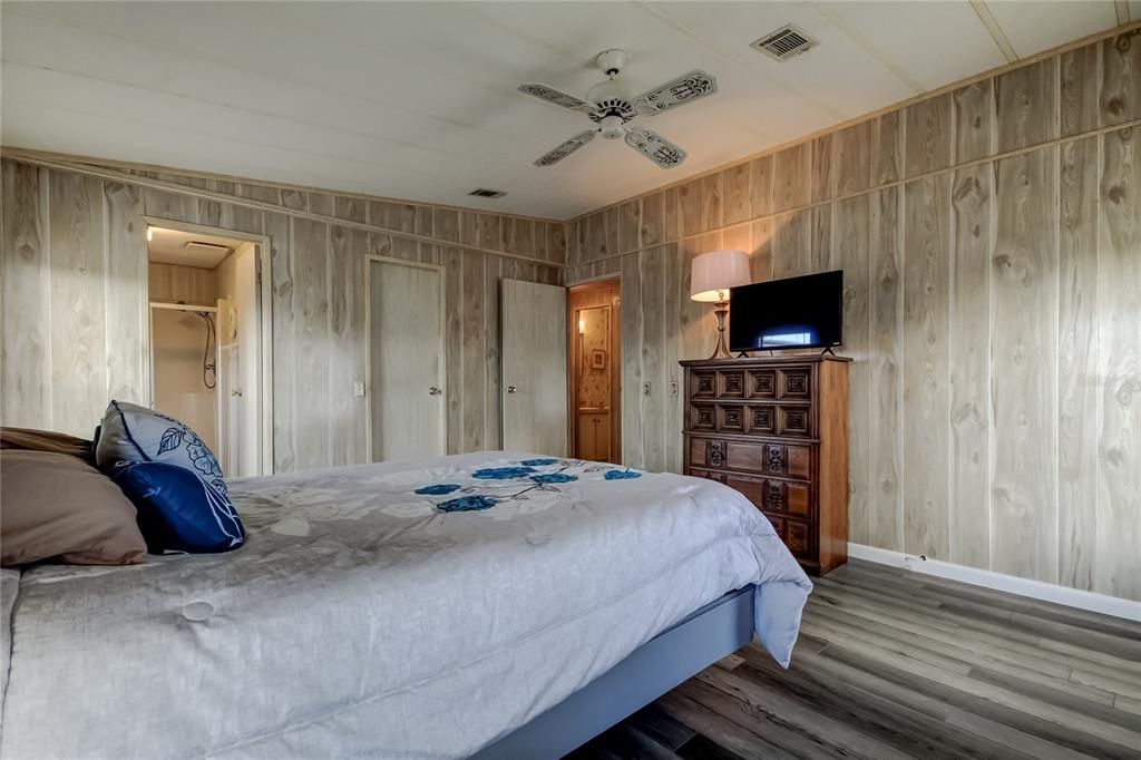 На продажу: $149,900 (2 спален, 2 ванн, 1144 Квадратных фут)