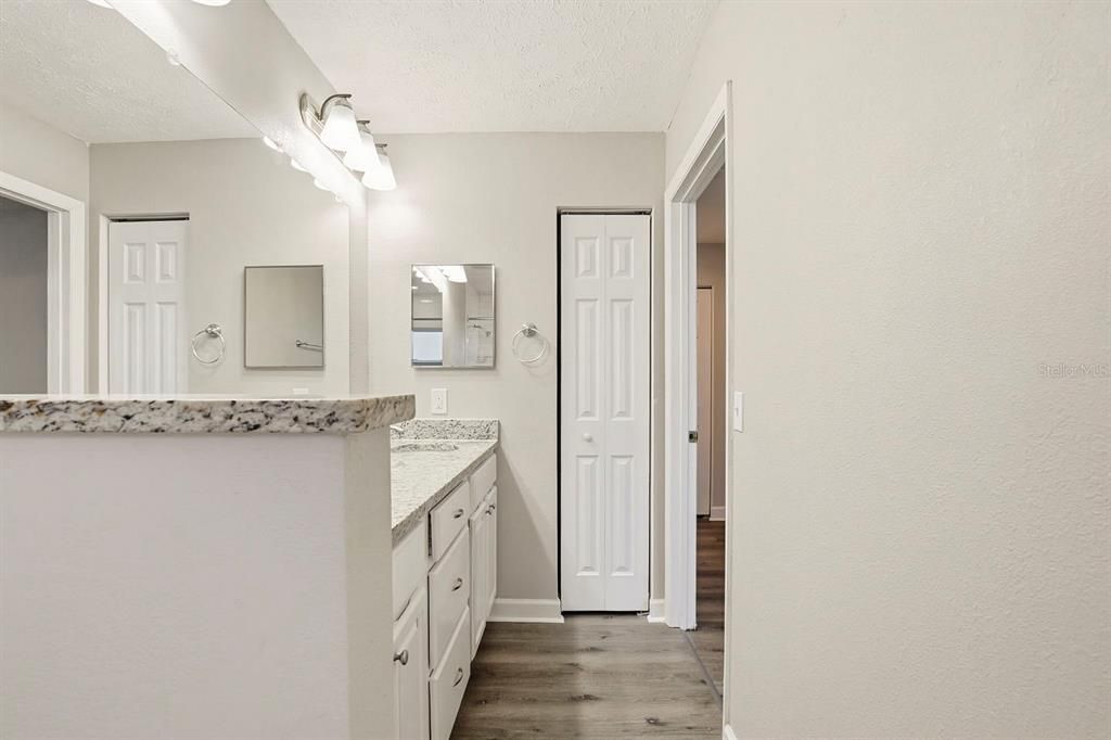 Activo con contrato: $419,900 (4 camas, 2 baños, 1754 Pies cuadrados)