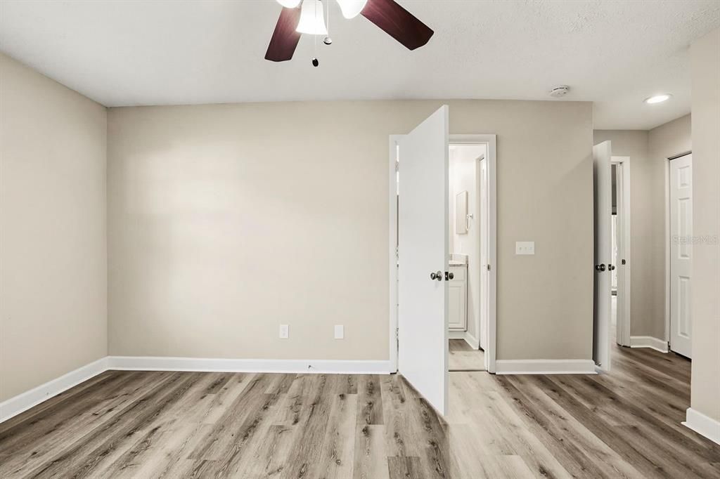 Activo con contrato: $419,900 (4 camas, 2 baños, 1754 Pies cuadrados)