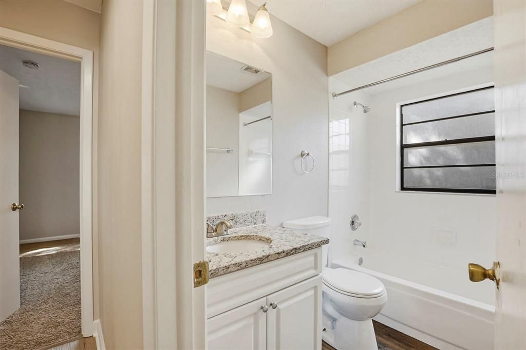 Activo con contrato: $419,900 (4 camas, 2 baños, 1754 Pies cuadrados)