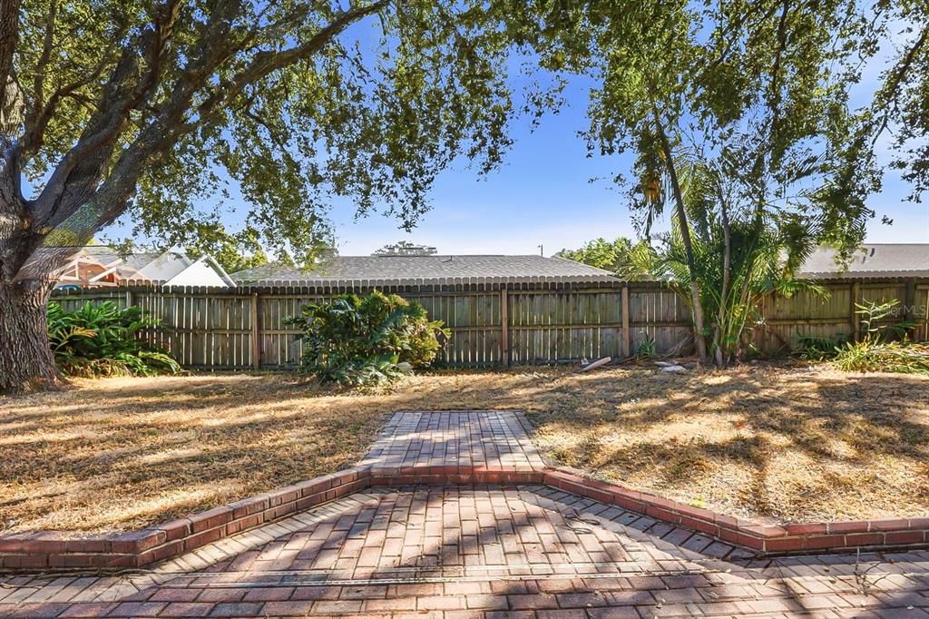 Activo con contrato: $419,900 (4 camas, 2 baños, 1754 Pies cuadrados)