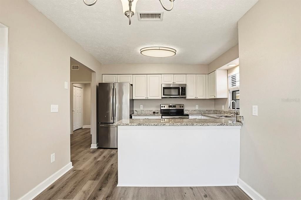 Activo con contrato: $419,900 (4 camas, 2 baños, 1754 Pies cuadrados)