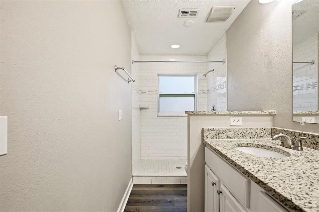 Activo con contrato: $419,900 (4 camas, 2 baños, 1754 Pies cuadrados)